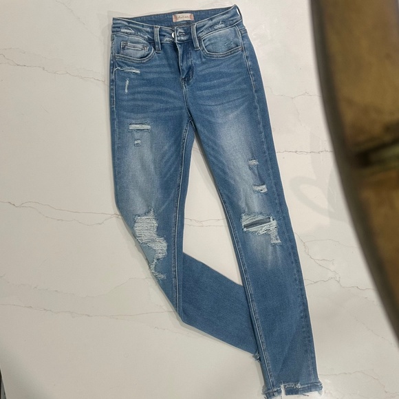 Altar'd State Distressed Skinny Jeans👖💙, Size 25 - Picture 2 of 5